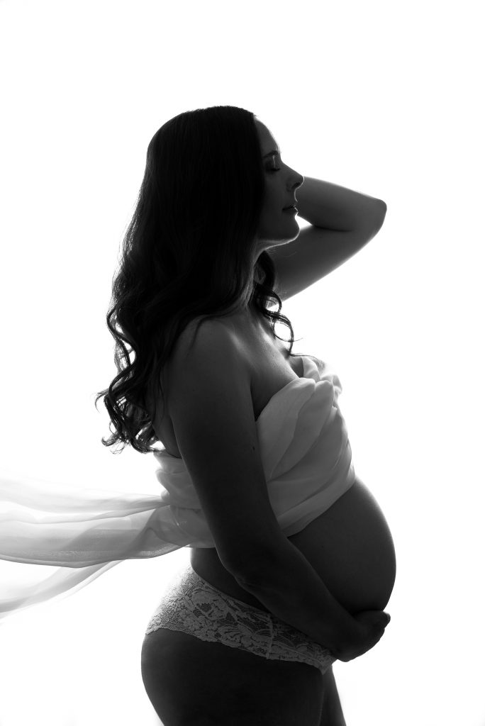 foto blanco y negro embarazo en samanac estudio